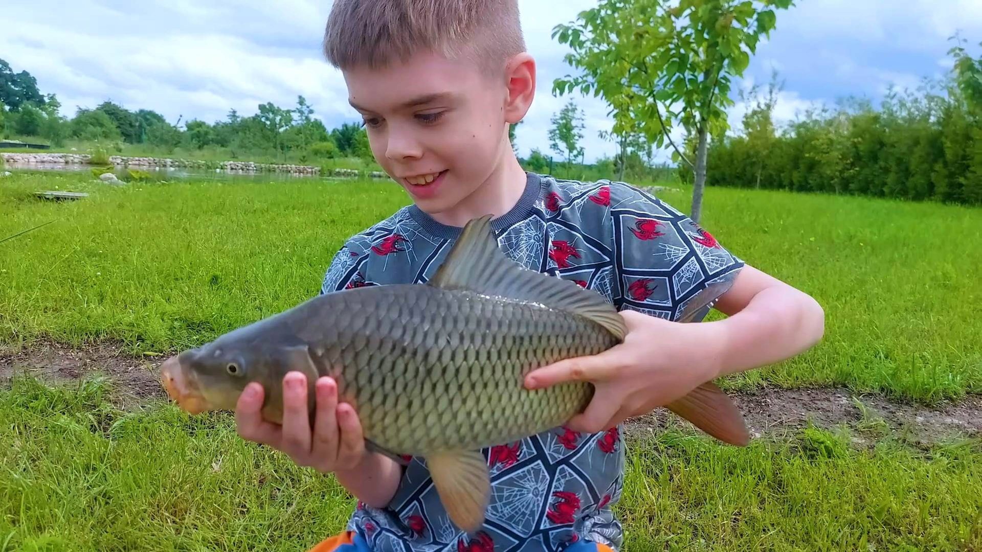 Домашняя рыбалка с диким исходом: Поймал — отпустил в озеро под Калининградом