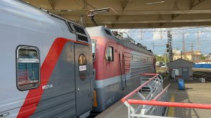 Электровоз ЭП1М - 535 с пасс.поездом на ст.Нижний Новгород Московский, июль 2025 года