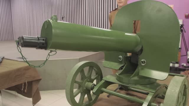 11 мая 2025 г. Торговый центр Фан-фан. Мастер-класс ВПК "Ритм" с демонстрацией макетов оружия. смотреть онлайн