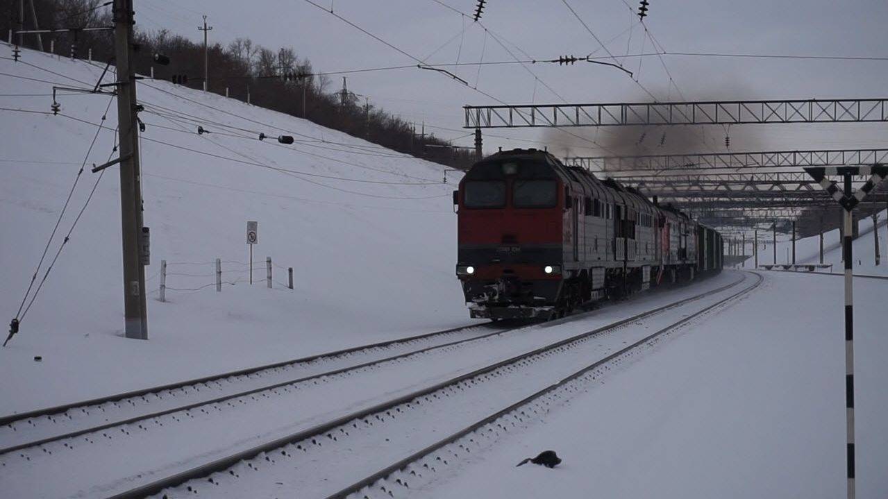 Тепловозы 2ТЭ116У-0284 и 2ТЭ10М-3389. Двойная тяга.
