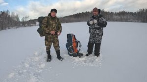 СНЕЖНЫЙ КЕМПИНГ С ГОРЯЧЕЙ ПАЛАТКОЙ У ОГРОМНОЙ СКАЛЫ::СЫТНЫЕ БУРГЕРЫ  НА ГАЗУ