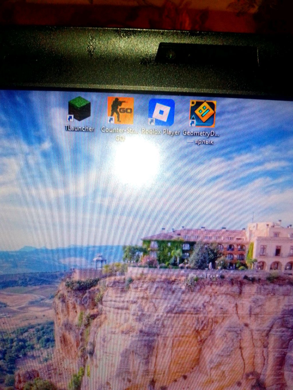 Игра в две игры