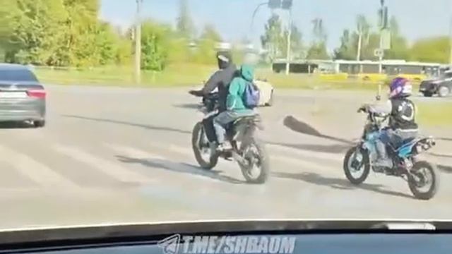 Ребёнок на питбайке в Ижевске смотреть онлайн