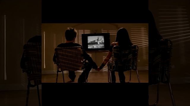 Джесси смотрит 