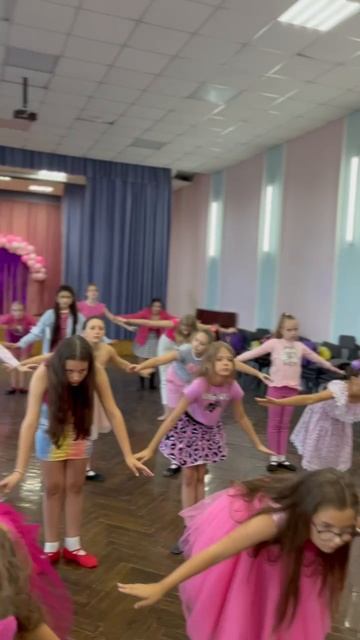 Вечеринка в стиле Barbie смотреть онлайн