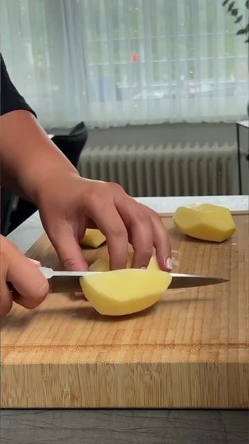 Запеченные куриные крылышки с картофелем