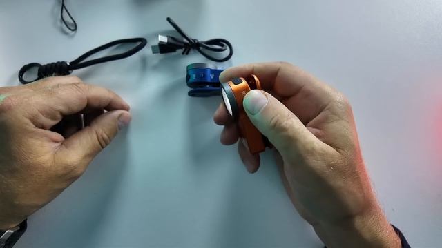 Wurkkos HD03 RGB: суперкомпактный фонарик с RGB подсветкой и 8 режимами! смотреть онлайн