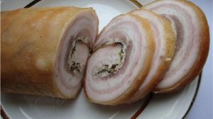 Вареный рулет из сала с мясной прослойкой