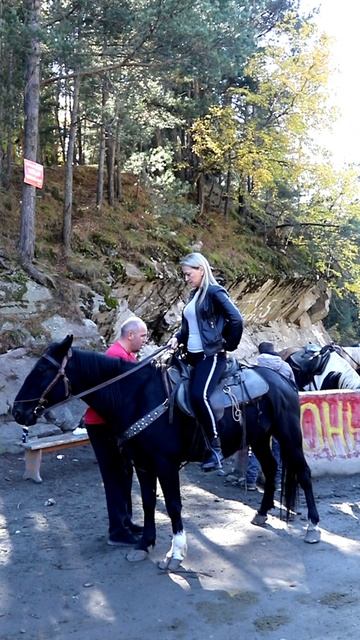 Конная прогулка в Архызе. Мой первый урок верховой езды смотреть онлайн