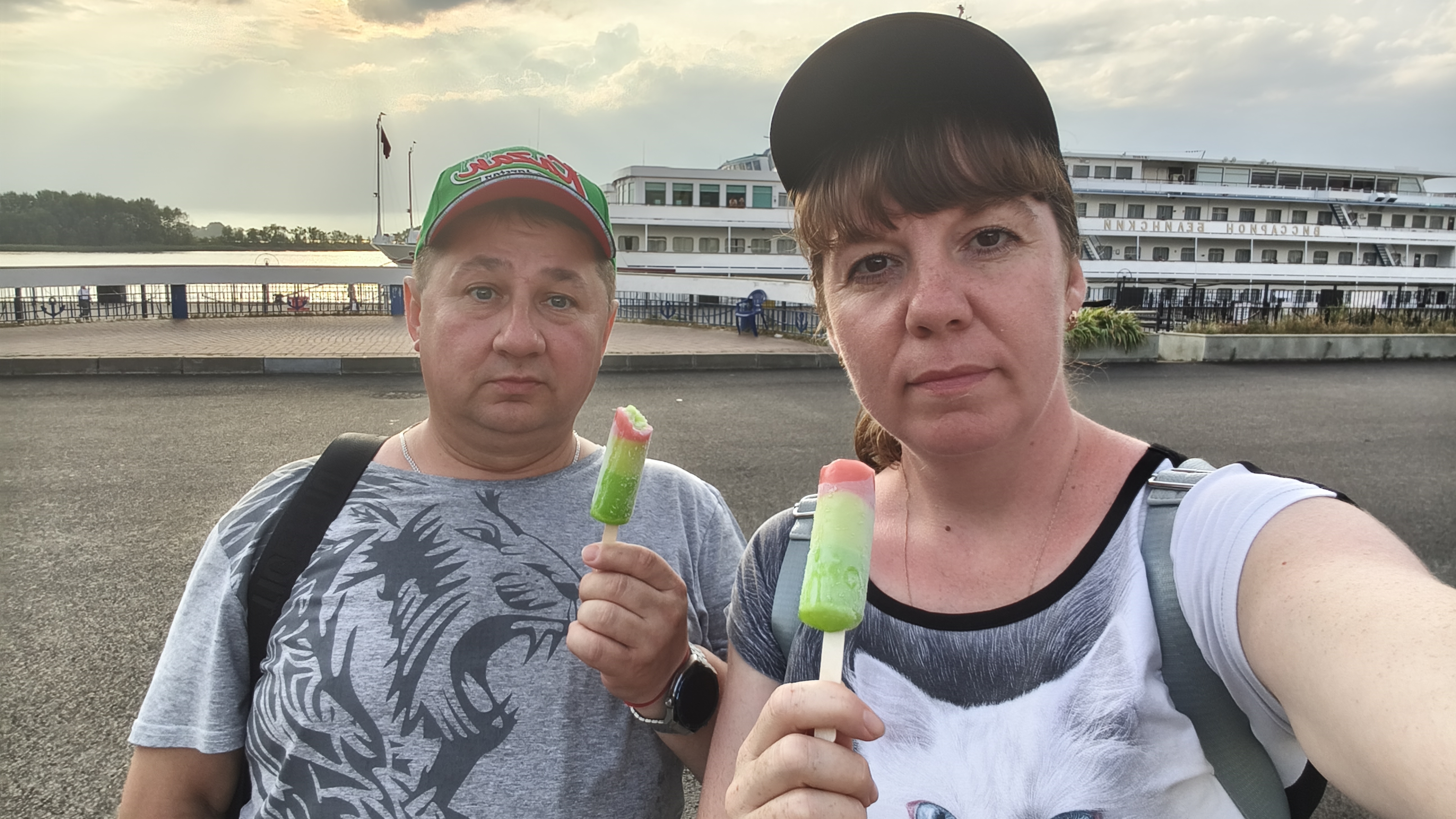 Казань.Прогулка по реке Волга.Огни Казани. смотреть онлайн