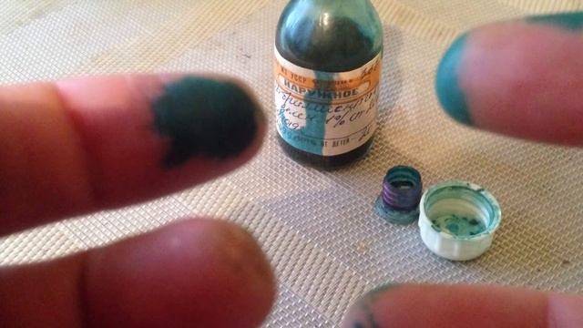 Как открутить пузырёк с зелёнкой и не испачкать пальцы смотреть онлайн