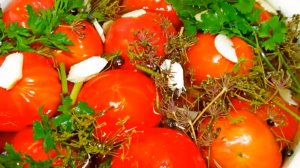 Аромат квашеных помидор нравится всем.