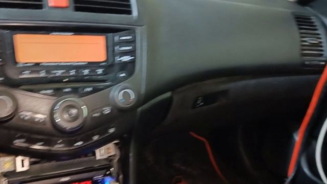 Усилитель DL Audio Gryphon Lite 4.70 на фронт в Honda Accord смотреть онлайн