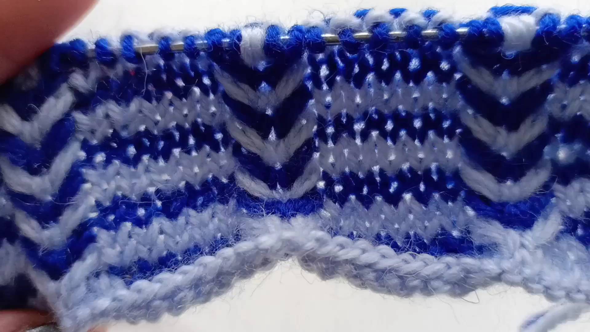 Узор спицами _Цветные косички_, подробное видео для начинающих, пошагово смотреть онлайн