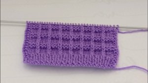 Плотный рельефный узор спицами поворотными и круговыми рядами.