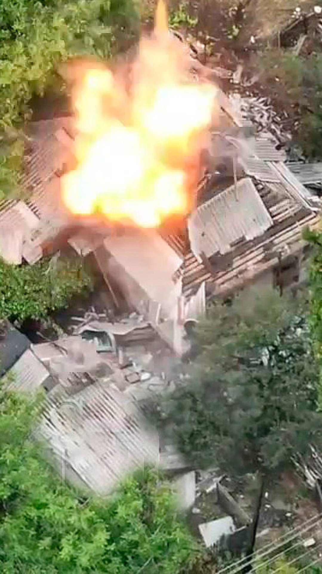 Бомбанули в яблочко! Разведка русских засекла место привала группы ВСУ! смотреть онлайн