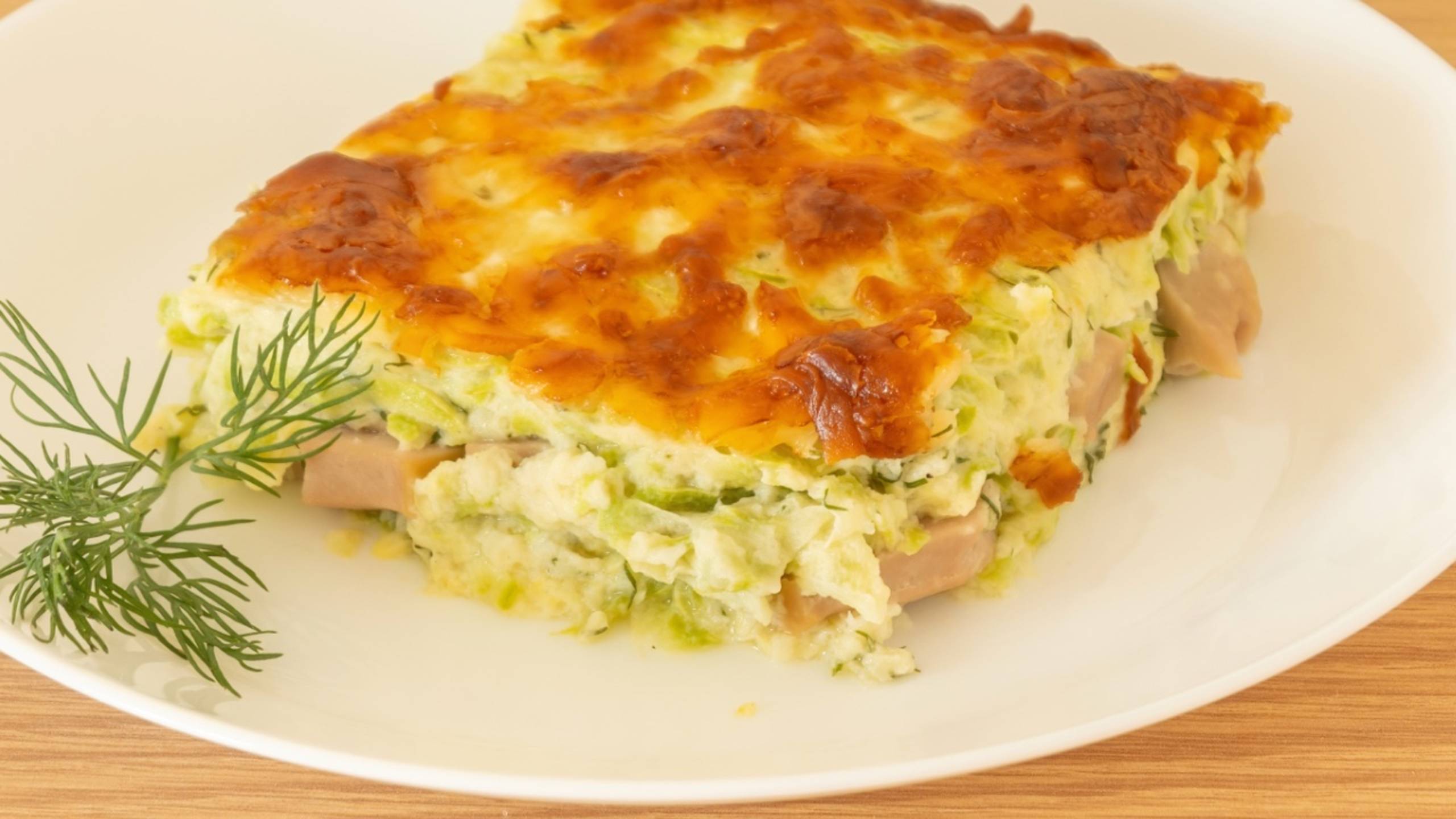 Запеканка из кабачков с колбасой, от которой невозможно оторваться! смотреть онлайн