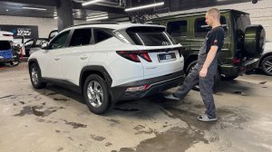 Hyundai Tucson 2022 года - установка электропривода крышки багажника с датчиком движения ноги