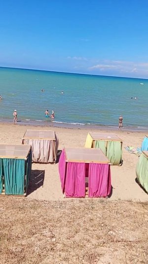 Разноцветные шатры у МОРЯ !!!
