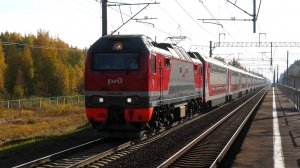 ЭП2К-032 с фирменным поездом „Двухэтажный состав“» Москва — Санкт-Петербург