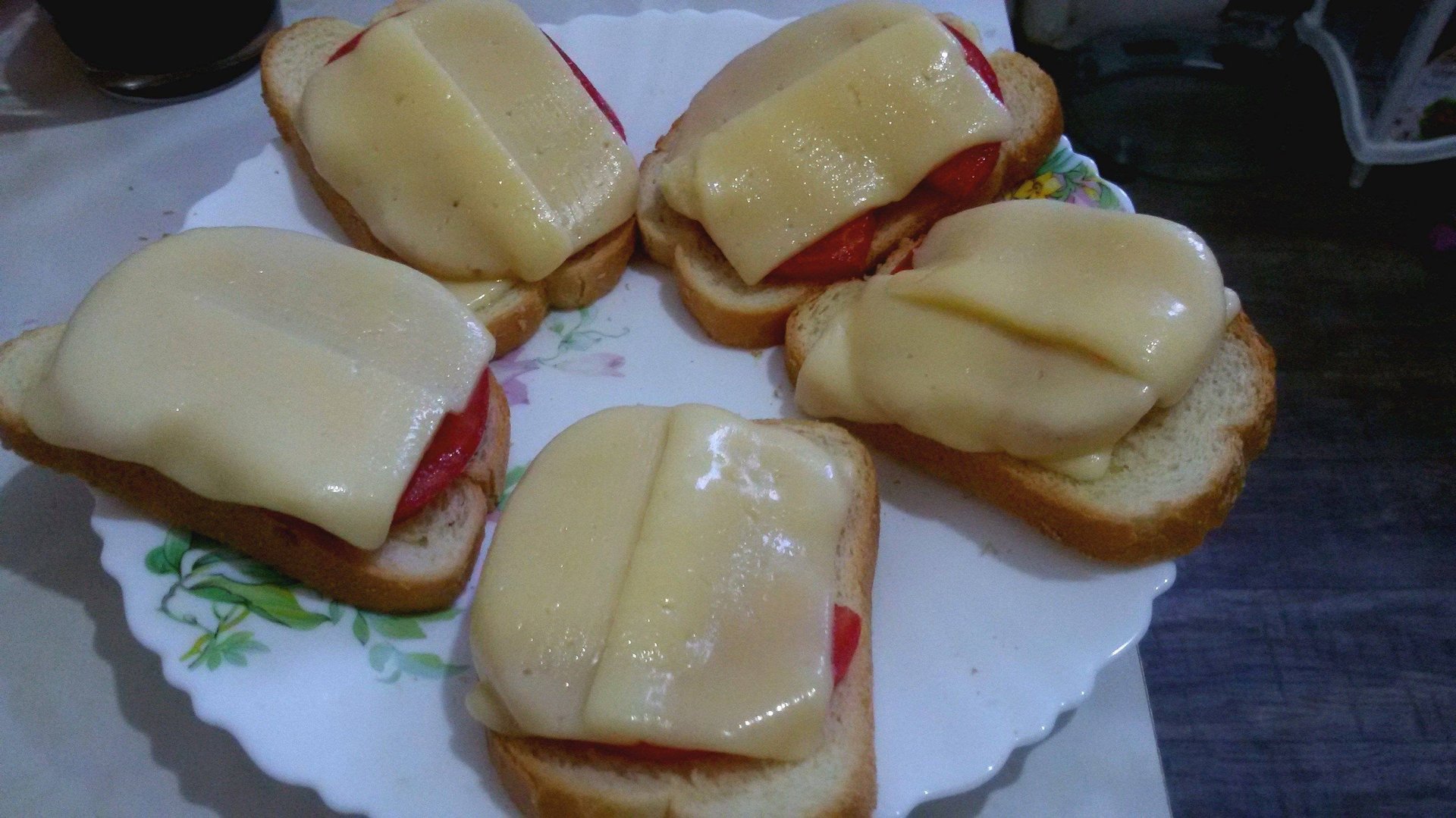 Бутерброды с колбасой и сыром в микроволновке смотреть онлайн