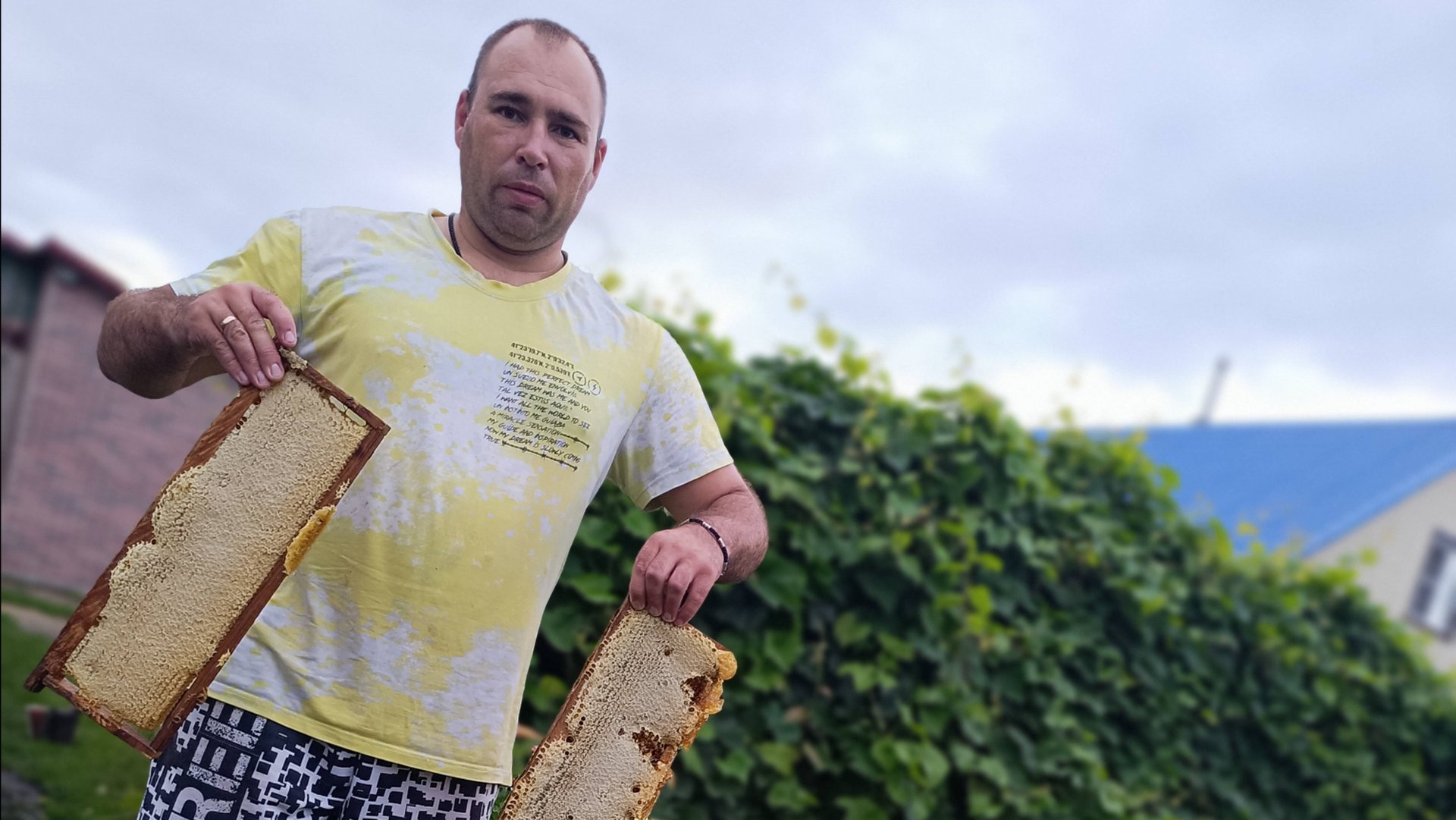 МОЯ БЕРЕМЕННОСТЬ/ПЕРВЫЙ МЁД/КОПАЕМ С МАМОЙ КАРТОШКУ/ДЕРЕВНЯ ПРОКОРМИТ смотреть онлайн