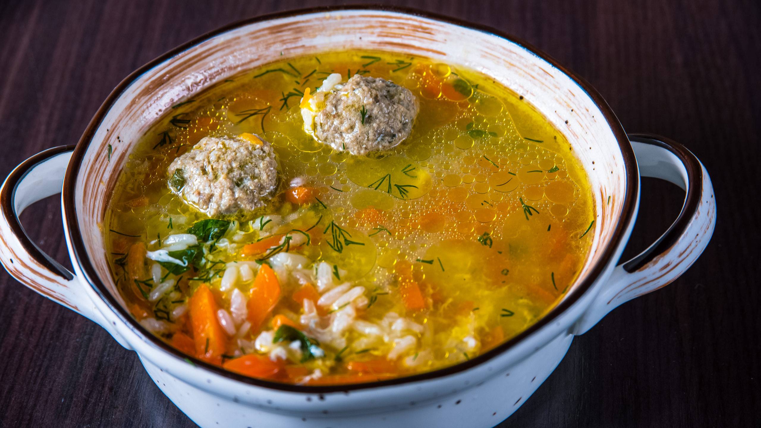 Домашний рассольник с фрикадельками смотреть онлайн