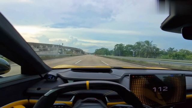 Дрифт Xiaomi SU7 Ultra смотреть онлайн