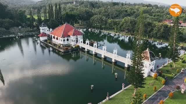 🌊 Taman Ujung: Королевский дворец и водный рай Бали