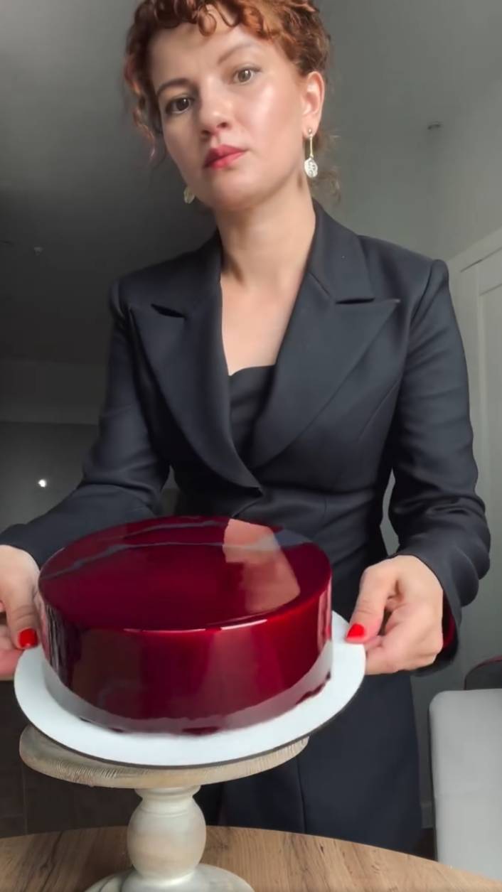 Рецепт зеркальной глазури чёрной-пречёрной🌚! от Яны Аршавской смотреть онлайн