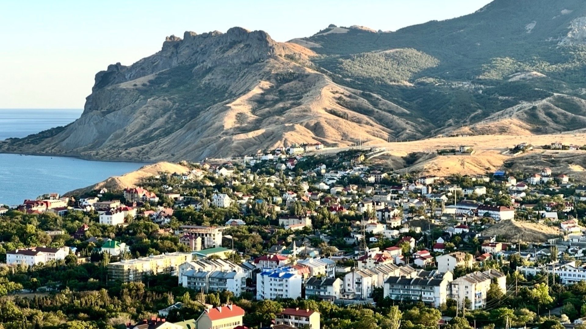 Верблюд-гора в Коктебеле. Коктебель и вид сверху. смотреть онлайн