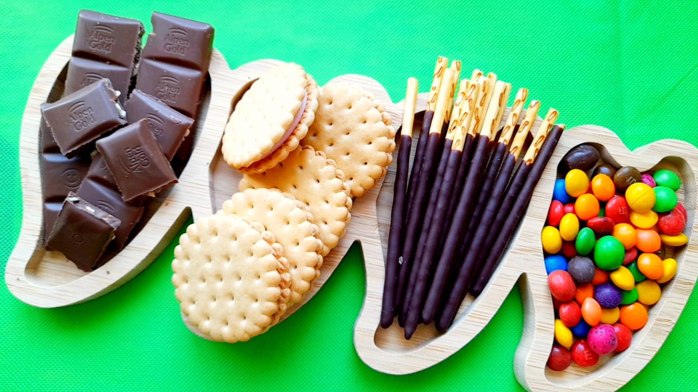 АСМР ШУРШАНИЕ. РАСКЛАДЫВАЮ СЛАДОСТИ , КОНФЕТЫ. ШУРШУ ФАНТИКАМИ !