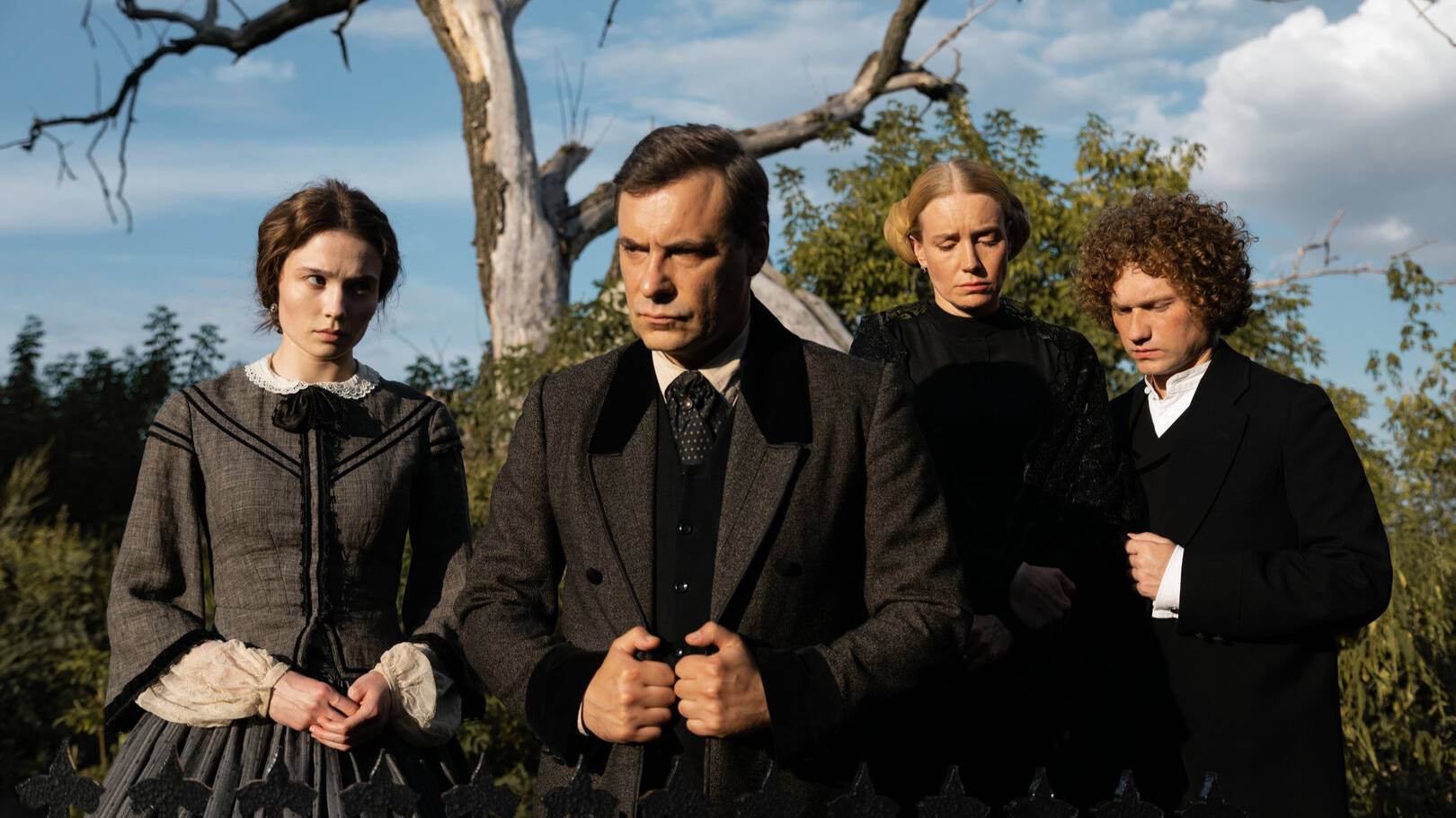 Семейное счастье (2025) трейлер смотреть онлайн