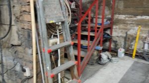 Возобновили работу. Погрузчик ждет хозяина