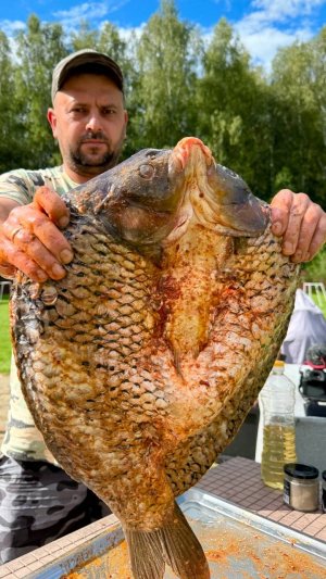 Жареный карп на 5кг с картошкой в казане на костре