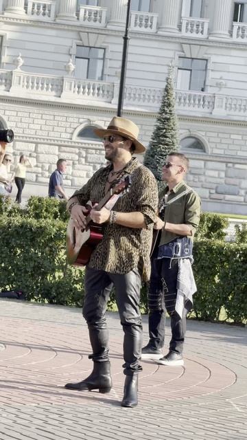 Если сегодня в Казани вы чувствовали странное притяжение,то это из-за нас) ЖЕНЩИНА-МАГНИТ 🔥 скоро…. смотреть онлайн