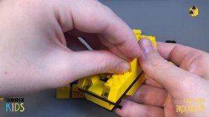 Собираем экскаватор из конструктора QBRIX KIDS - детские конструкторы с видеоинструкцией