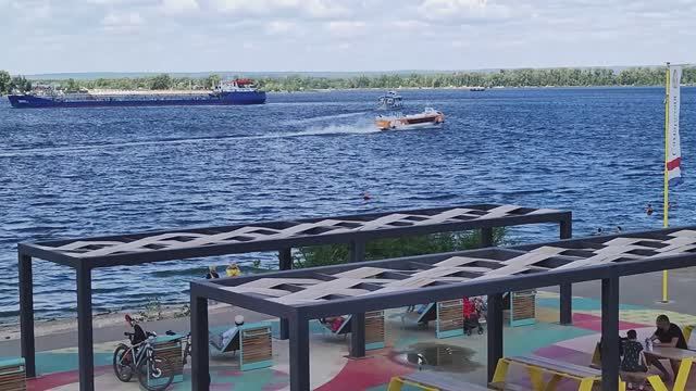 🌊 Прогулка по набережной Самары — где Волга встречается с городом / лето 2025 смотреть онлайн