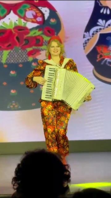 #Яблочко #НашаТема #Русскаянароднаяпесня #УльянаАкКОрди #артистка #аккордеон #аккордеонистка