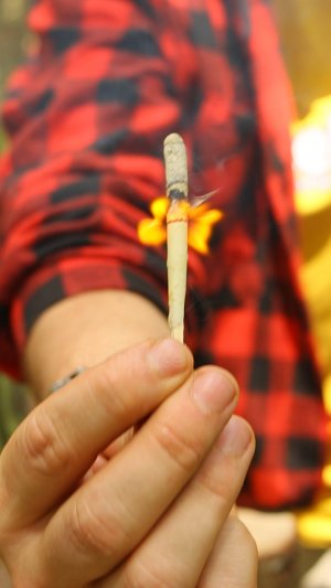 Бушкрафт в лесу - Непромокаемые спички для выживания