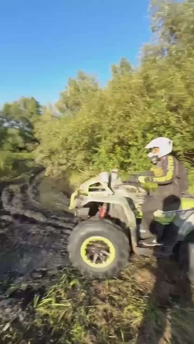 AODES 1000 Mud Pro🚜💦 Пролетает препятствия с легкостью🚀 смотреть онлайн