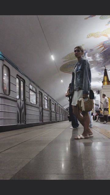 🚇 Метро Казани — место, где город дышит в ритме шагов и звука приближающейся электрички .
#казань #м