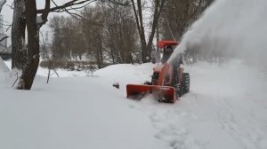 Работа минитрактора со снегоротором