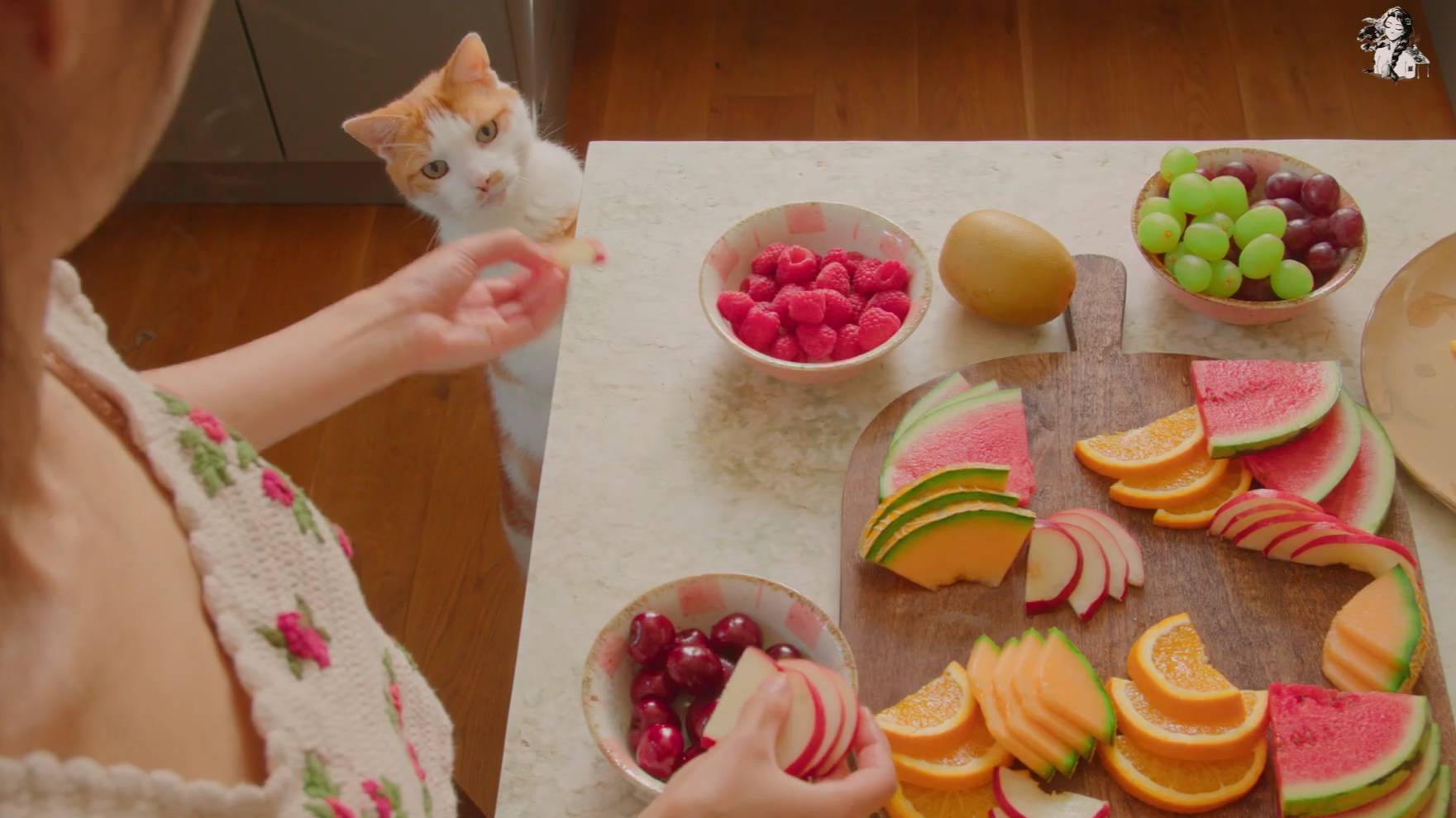 Her 86 m2 #179 Летняя жизнь в сельской местности: выпечка хлеба, сбор овощей смотреть онлайн