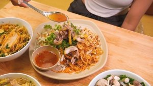 Удивительная китайская лапша вонтон против вьетнамских блюд из лапши. Вьетнамская уличная еда.