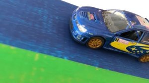 Марк и бетономешалка bruder спасают игрушечные машинки - 16 минут