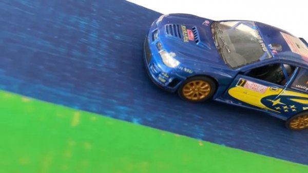 Марк и бетономешалка bruder спасают игрушечные машинки - 16 минут