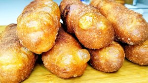 Тесто для жареных пирожков, домашние сосиски в тесте