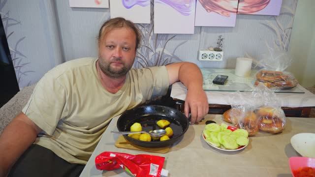 Мама пойдет торговать огурцами на рынок Огуречный король из деревни ПОДВАЛ ИЛЬИЧА смотреть онлайн