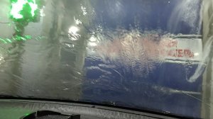 Робот-автомойка. Вид из машины